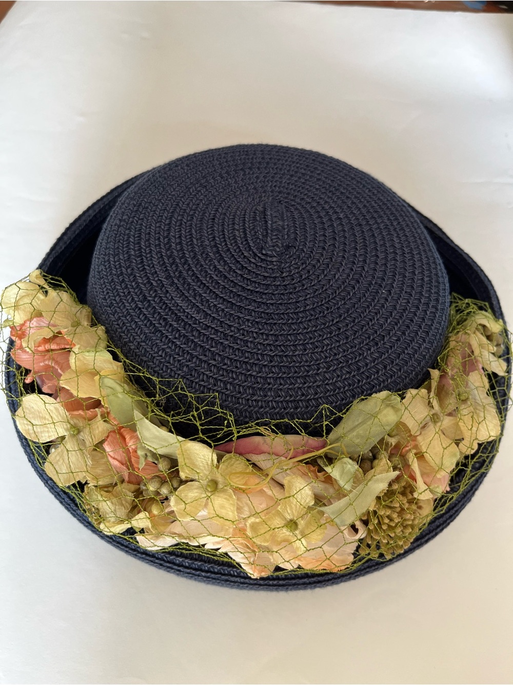 Women’s hat KOKIN  pre-owned hat and box look very good is coming with box